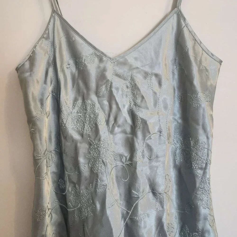 Morgan Taylor Embroidered Robe Slip Set Size Medium - Picture 11 of 15
